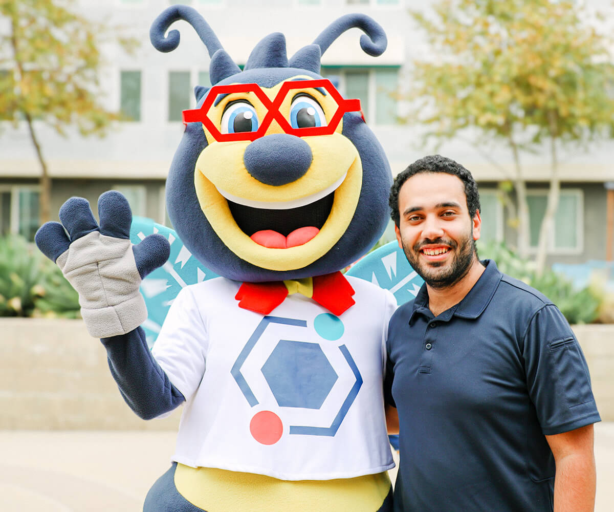 KGI beaker bee with student